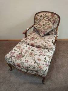 lot 53 image: Ethan Allen Chair & Ottoman