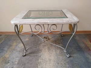 lot 5 image: Marble End Table