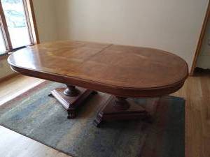 lot 1 image: Henredon Dining Set