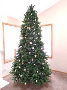 lot 27 image: Christmas Tree