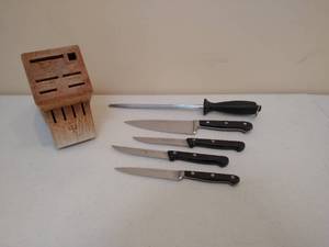 lot 35 image: Wusthof Knife Block with Five Knives