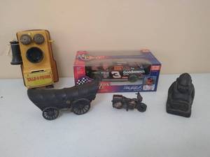 lot 195 image: Collection of Collectible Toys