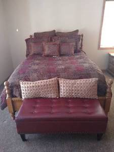 lot 197 image: Bassett Queen Bed Set with Linens & Storage Bench