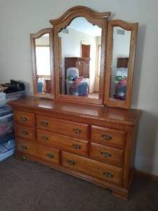lot 199 image: Bassett Longboy Dresser