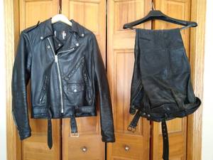 lot 216 image: Mens Harley Davidson Leather Jacket & Pants
