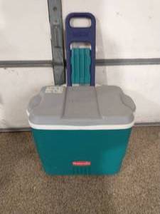 lot 323 image: Rubbermaid Cooler Dolly