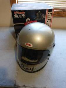 lot 324 image: Bell Racing Helmet