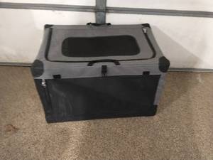 lot 327 image: Portable Dog Crate