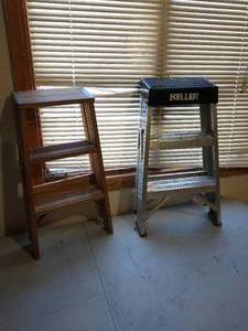 lot 332 image: Pair of Stepstools