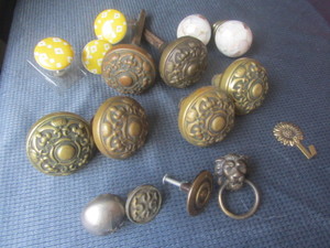 lot 5 image: Door Knobs, Cabinet Pulls