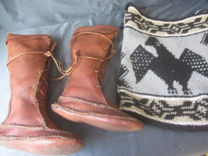 lot 30 image: Beaver Tracks Moccasins