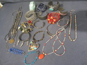 lot 80 image: Costume Jewelry