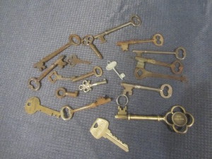 lot 82 image: Skeleton Keys