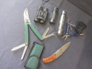 lot 119 image: Binoculars, Monocular, Knives