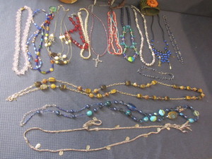 lot 120 image: Costume Jewelry