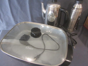 lot 190 image: Electric Fry Pan, Percolator