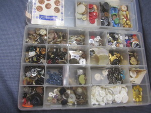 lot 225 image: Vintage Sewing Buttons