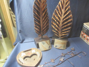 lot 234 image: Leaves, Door Chime, Hanger