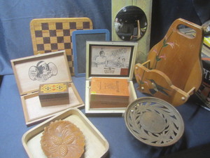 lot 271 image: Wooden Themed