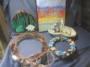 lot 291 image: Dcor, Basket, Wind Chimes