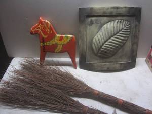 lot 295 image: Dala Horse, Leaf, Brooms