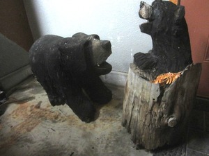 lot 311 image: Chainsaw Carved Bears