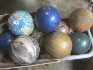 lot 323 image: Bowling Balls