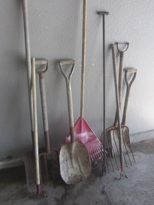 lot 343 image: Garden Tools