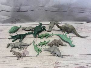 Lot Of 14 Vintage Hard Rubber Dinosaurs�