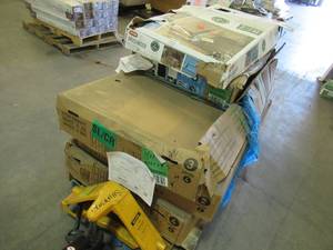 lot 40 image: Pallet of AS-IS Outdoor storage items