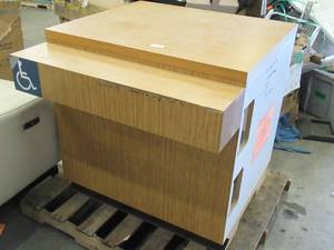 lot 701 image: Retail Cubicle Workstation - 30 x 36 x 36