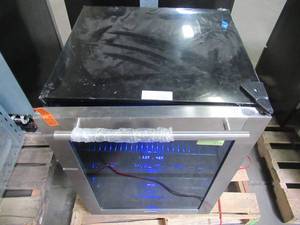 Magic Chef 44 Bottle Dual Zone Wine Cooler in Stainless Steel HMWC44DZ