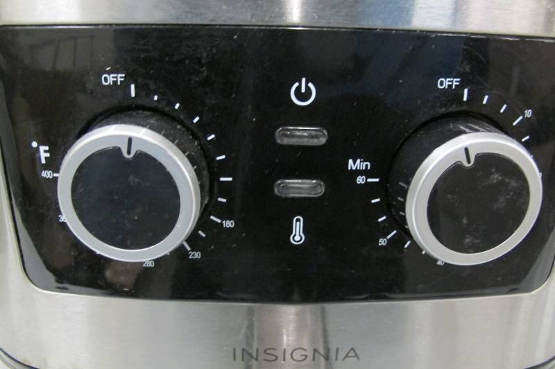 lot 105 image: Insignia - 5-qt. Analog Air Fryer - Stainless Steel