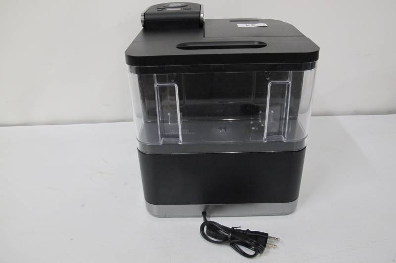 lot 34 image: K-Duo Single Serve & Carafe Coffee Maker