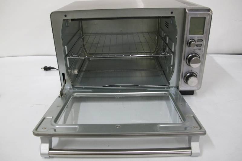 lot 56 image: Oster Designed For Life 6 Slice Digital Toaster Oven