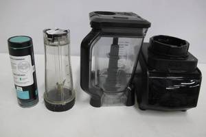 lot 54 image: Ninja Smart Screen 72oz Blender Black CT661V.