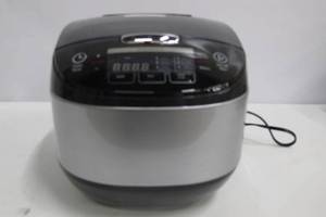 lot 31 image: Insignia NS-RC50SS9 20-cup Stainless Steel Rice Cooker.