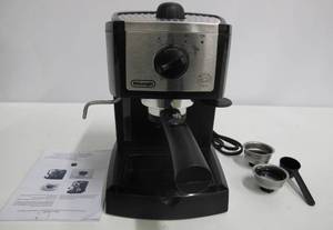 lot 35 image: De Longhi 15 bar Pump Espresso and Cappuccino Maker, Black.