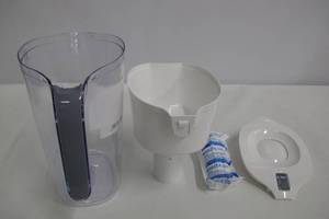 lot 67 image: Brita Lake Model White 10 cup.