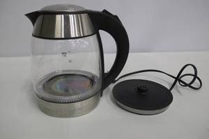 lot 77 image: Chefman 1.8 Liter Electric Glass Kettle Fast Boils Water RJ11-17-T1.