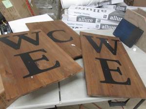 lot 10 image: Wooden Pieces with Welcome Letters ...