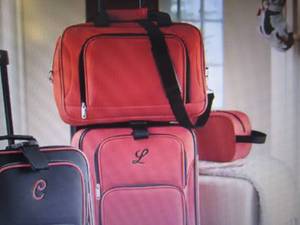 lot 32 image: Personalized 3-Piece Luggage Set op...