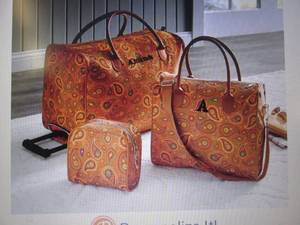 lot 16 image: 3-Piece Personalized Luggage Set op...