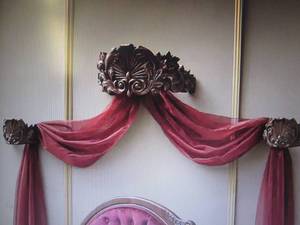 lot 41 image: 3 Piece Flourished Bed Crown with T...