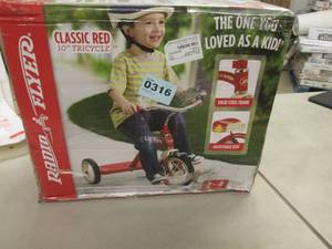lot 49 image: Radio Flyer Classic Red 10 inch Tri...