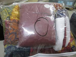 lot 76 image: Sleepwell Inc King Bedding Set ...