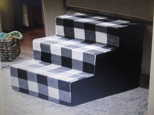 lot 173 image: Black Checkered Pet Steps open box ...