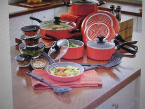 lot 184 image: Ginnys 24-Piece Essential Cookware...