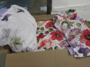 lot 198 image: King Bedding Set- comforter, 2 sham...
