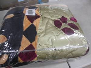 lot 204 image: 100x90 inch Velvet Comforter open b...